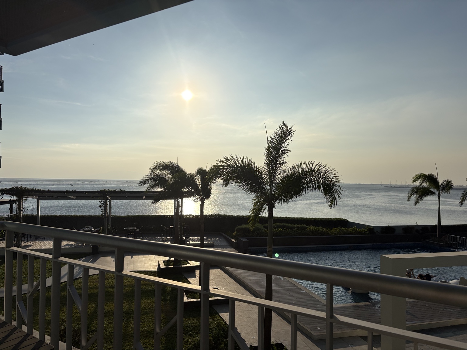 Bayshore oceanfront pool and Manila Bay