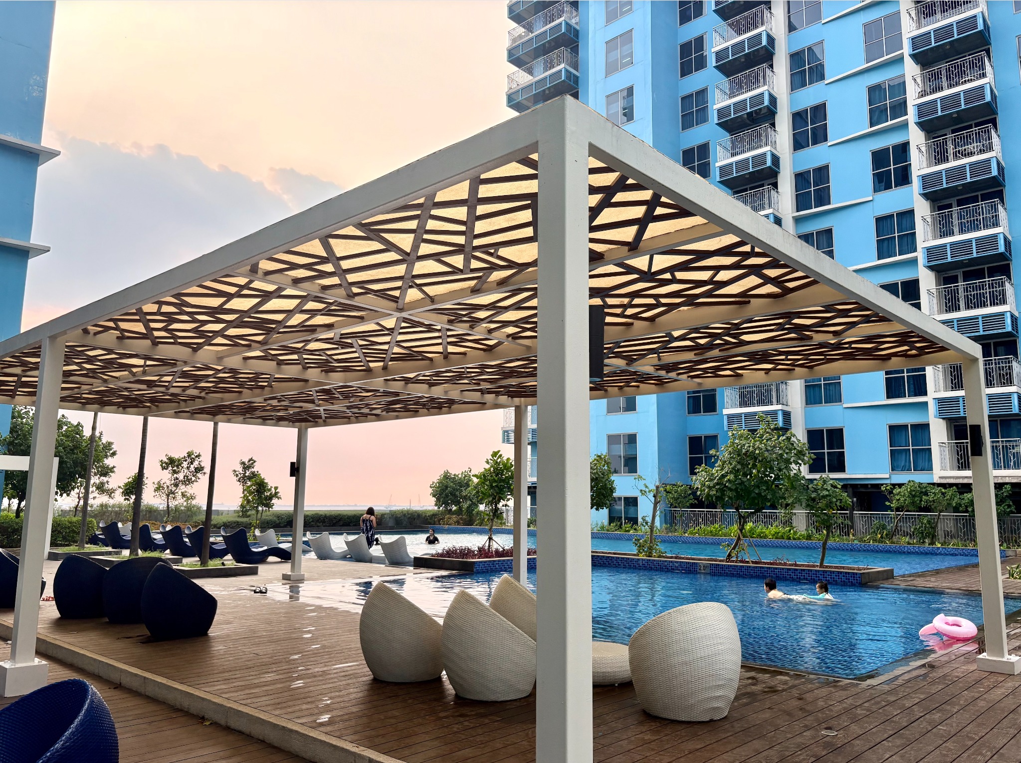 Bayshore poolside pergola